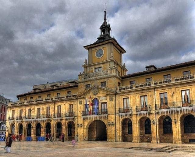 Albergue Turistico La Peregrina Oviedo Luaran gambar